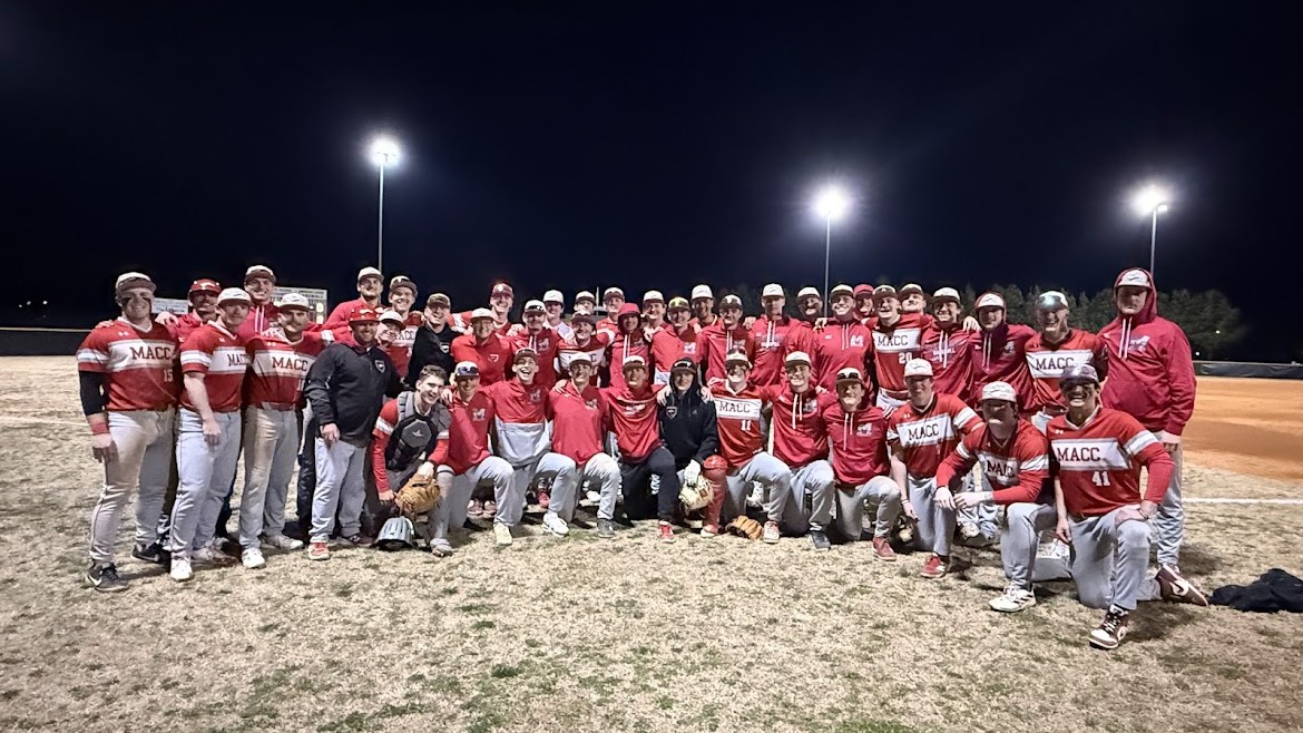 Greyhounds Improve to 13-4, Extend Winning Streak to 10 Games